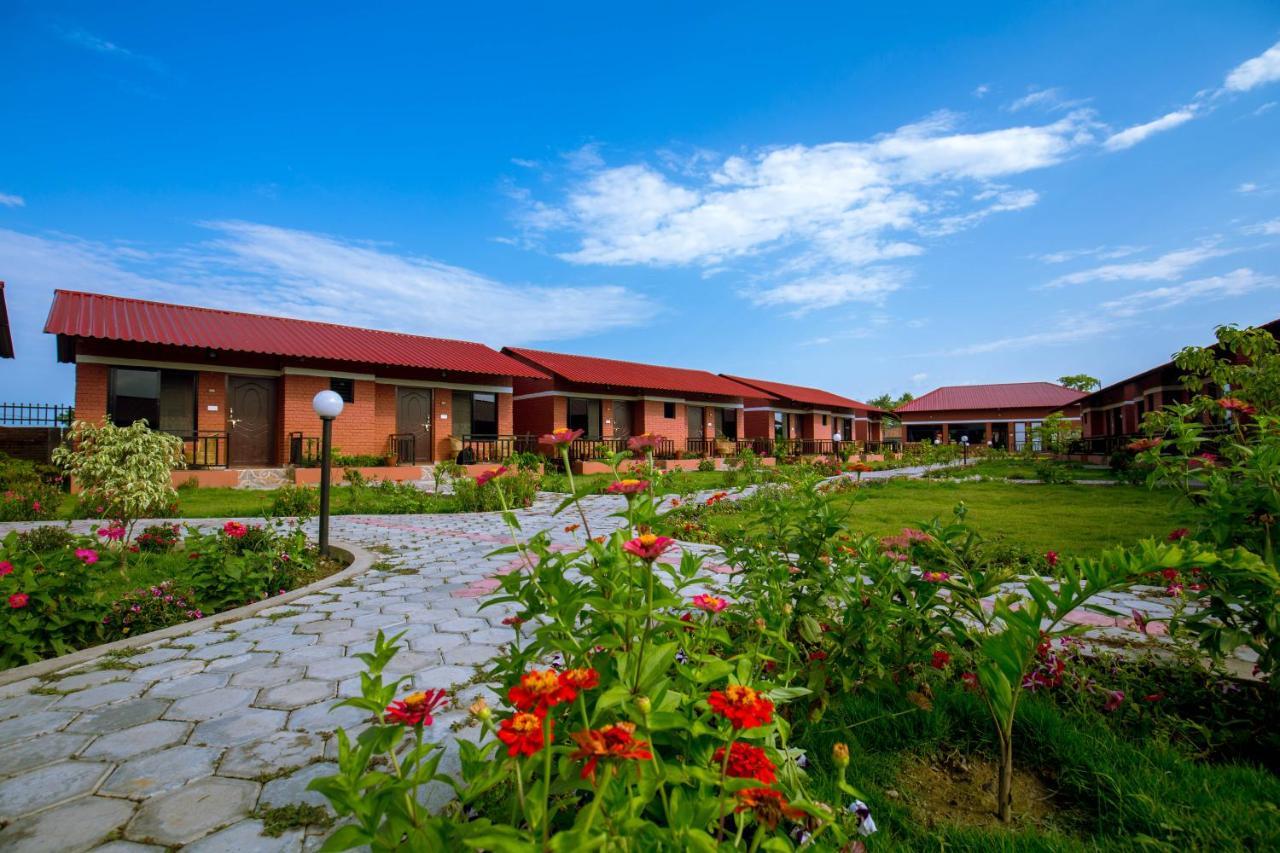 Hotel Vision Safari Pvt Ltd Sauraha Exterior foto