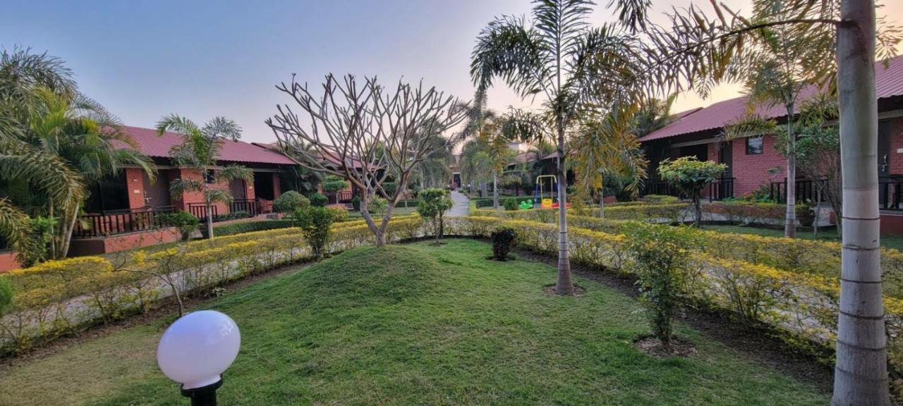 Hotel Vision Safari Pvt Ltd Sauraha Exterior foto