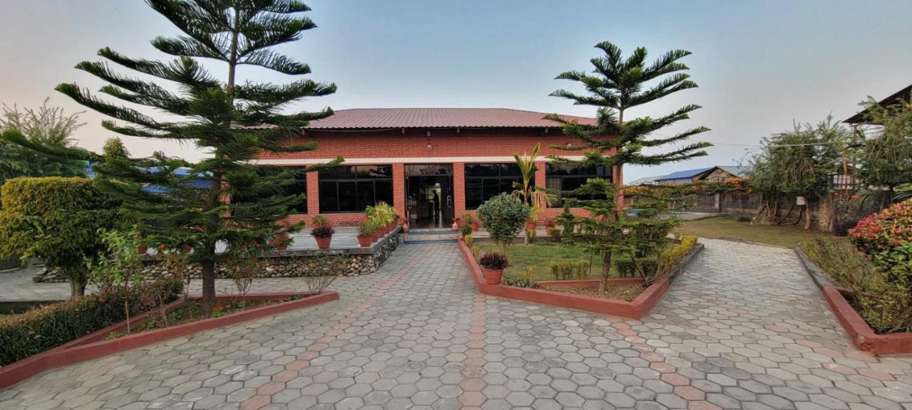 Hotel Vision Safari Pvt Ltd Sauraha Exterior foto