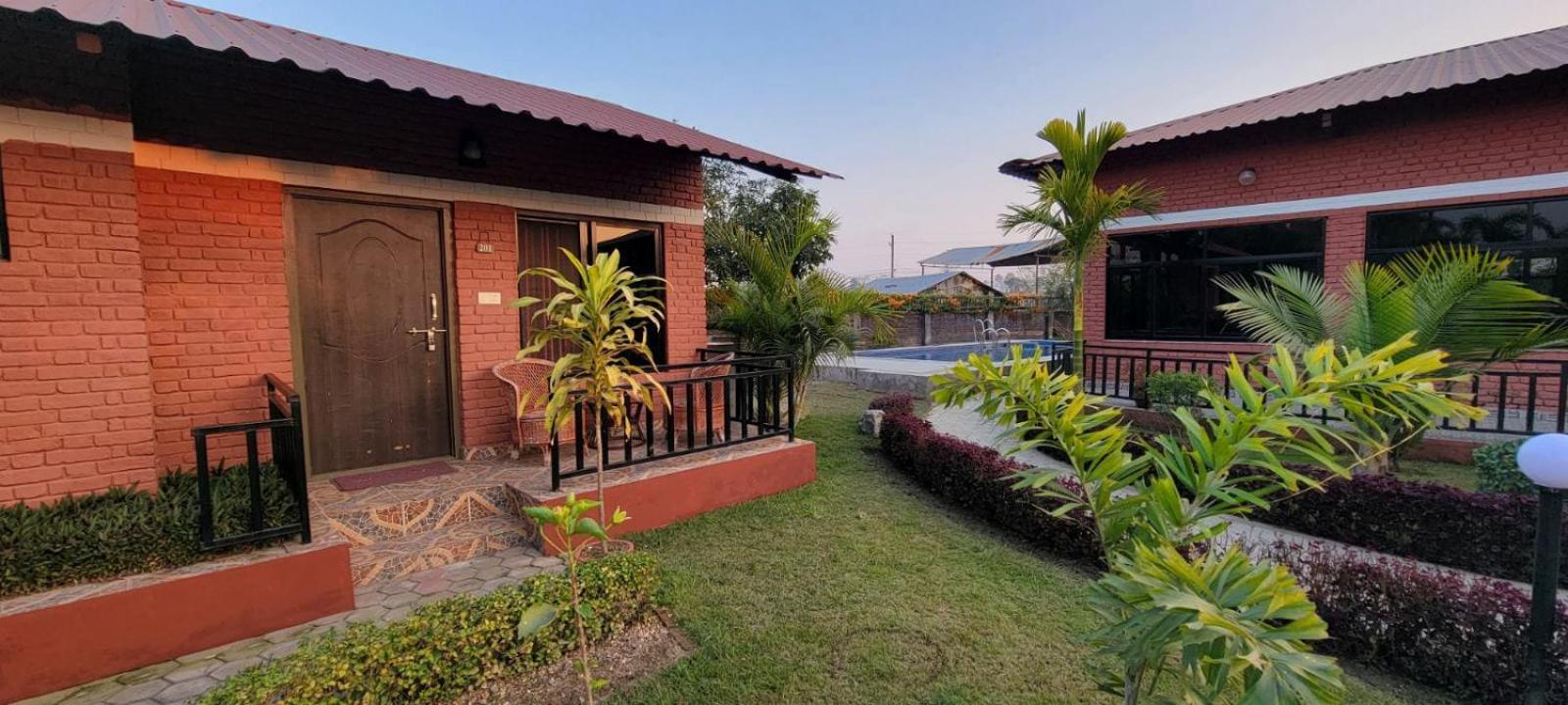 Hotel Vision Safari Pvt Ltd Sauraha Exterior foto