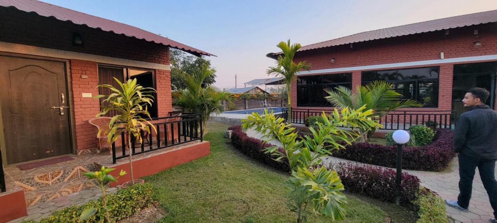 Hotel Vision Safari Pvt Ltd Sauraha Exterior foto