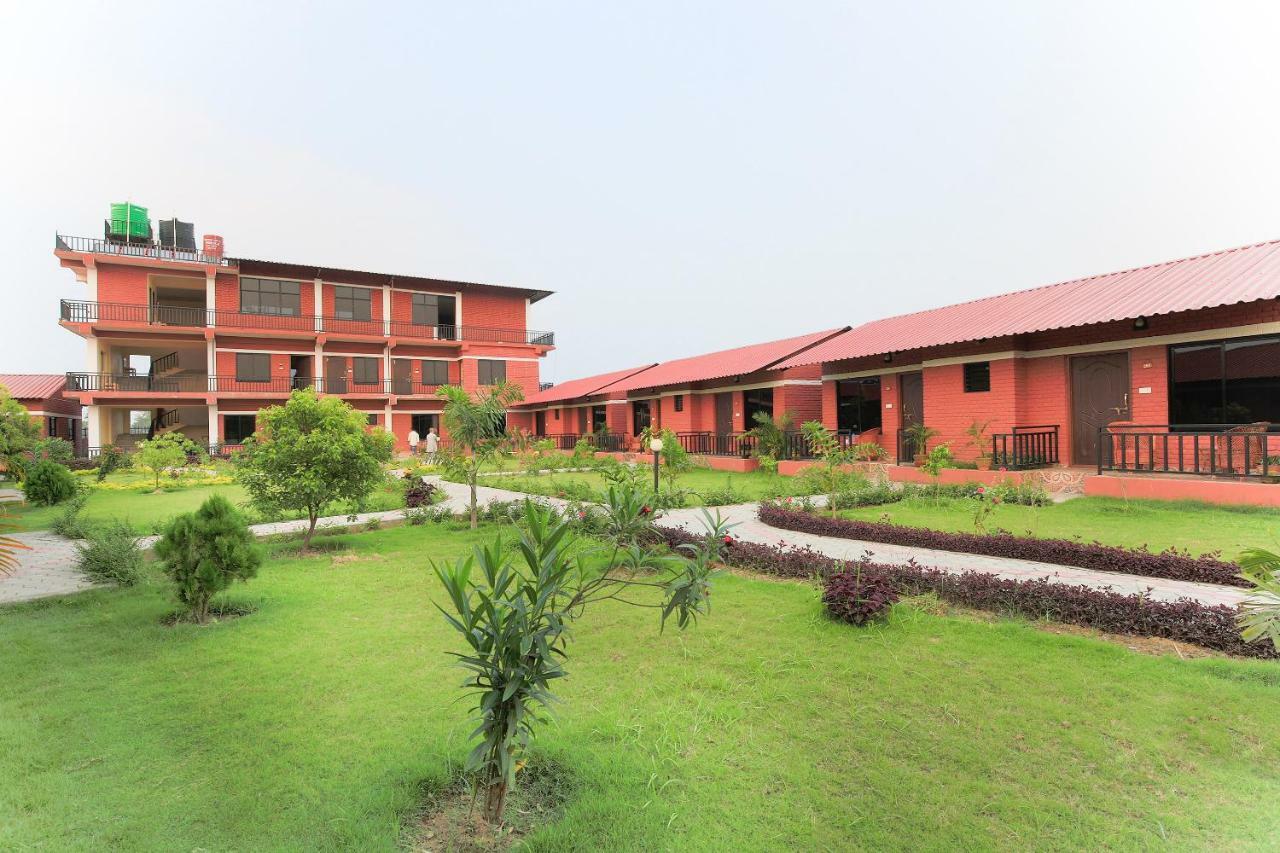 Hotel Vision Safari Pvt Ltd Sauraha Exterior foto
