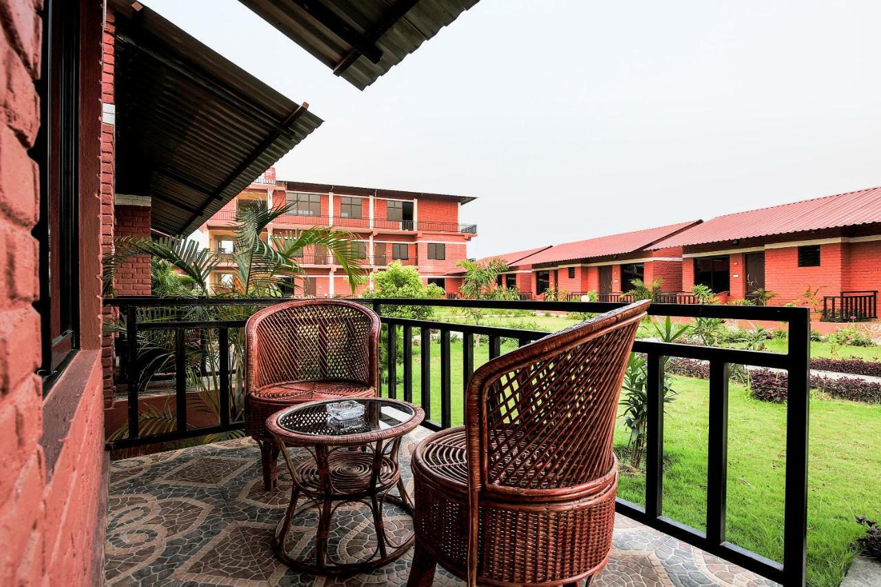 Hotel Vision Safari Pvt Ltd Sauraha Exterior foto