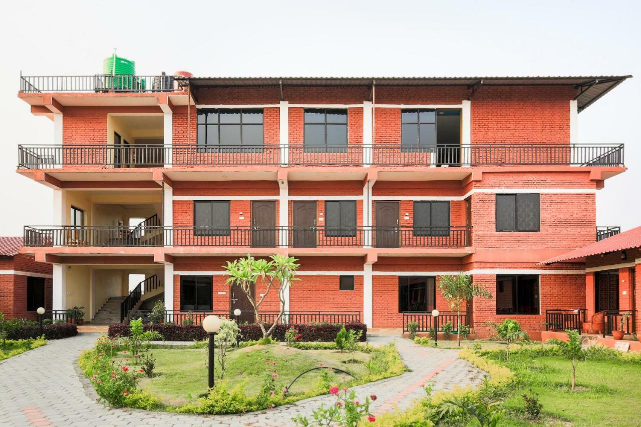 Hotel Vision Safari Pvt Ltd Sauraha Exterior foto
